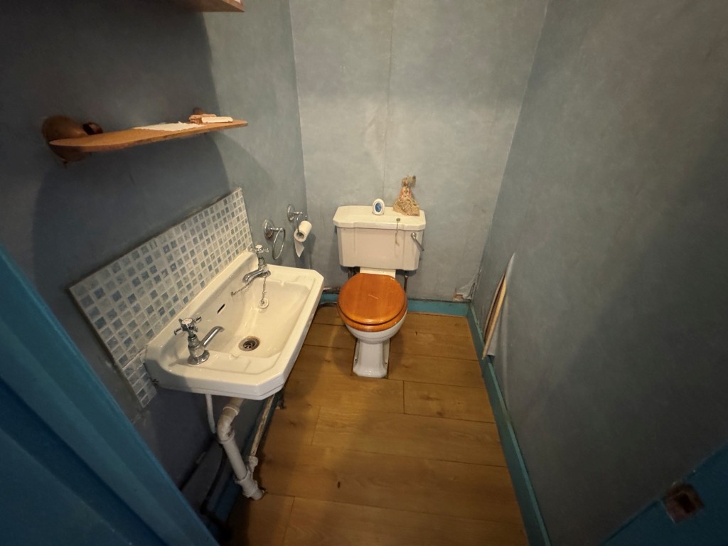 Lot: 131 - THREE-BEDROOM SEMI-DETACHED BUNGALOW WITH PARKING - Separate WC